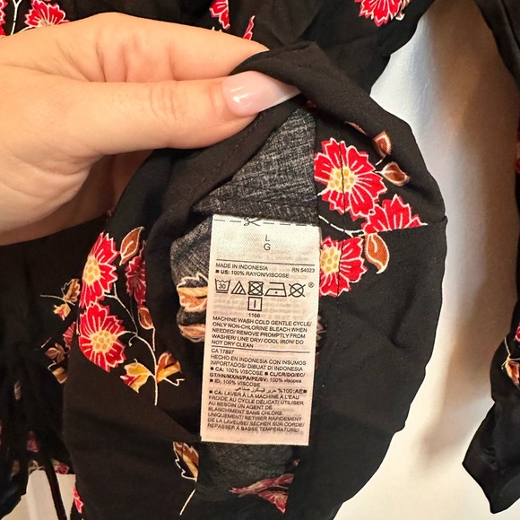 Old Navy Black Floral Blouse - Picture 4 of 4